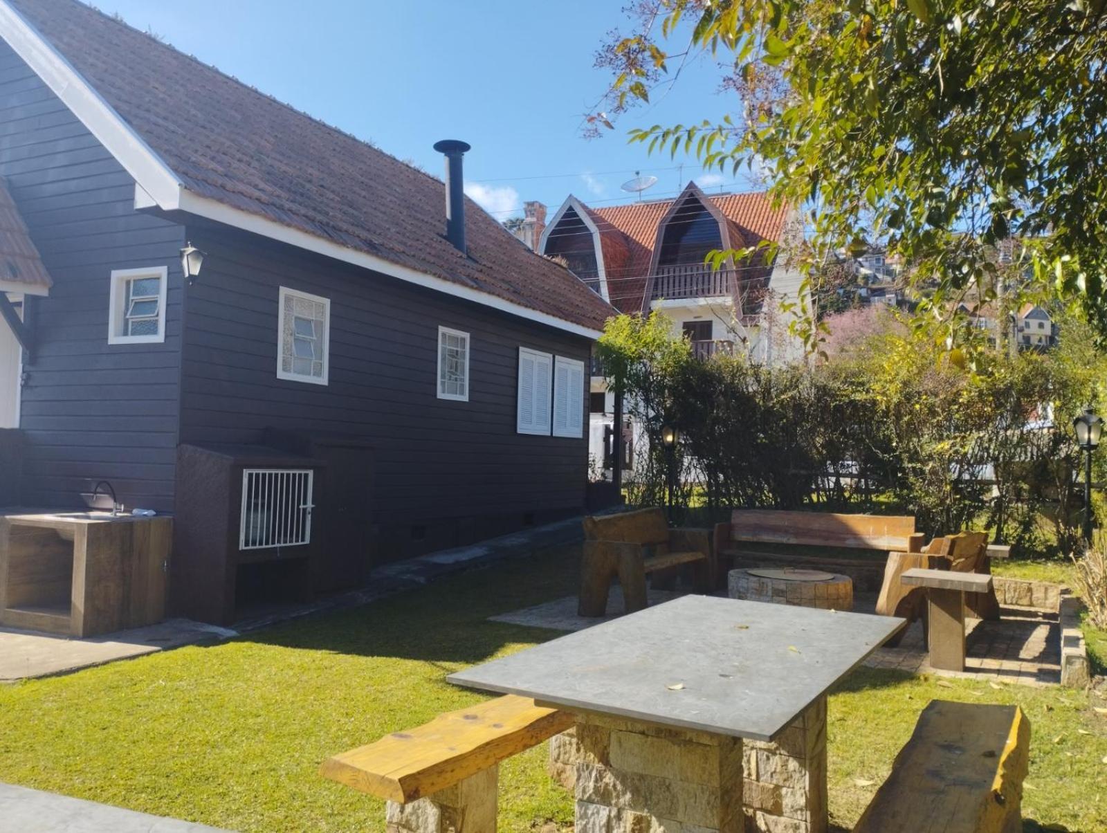 Chale de Madeira: Cozy Fireside Retreat with Outdoor Dining Villa Campos do Jordao Exterior photo